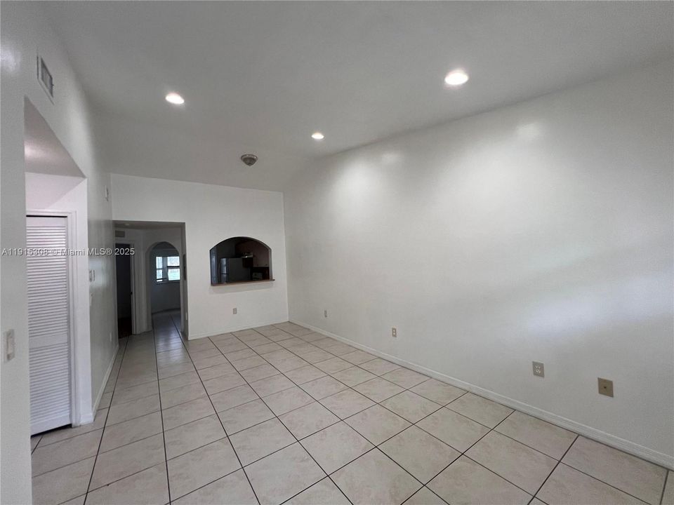 For Rent: $1,600 (2 beds, 2 baths, 815 Square Feet)
