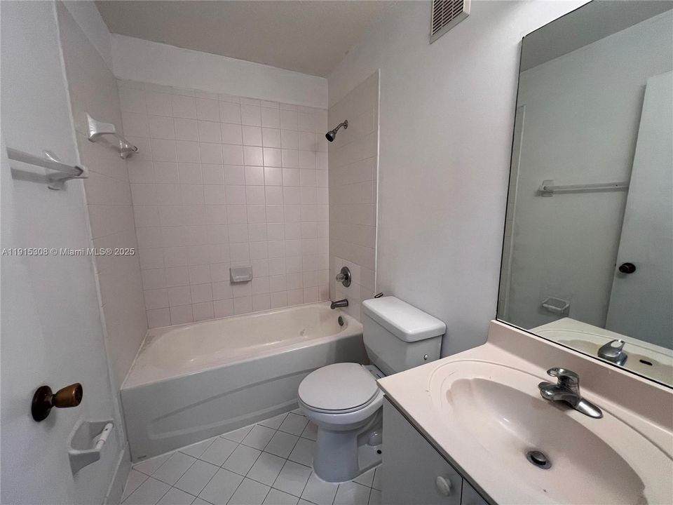 For Rent: $1,600 (2 beds, 2 baths, 815 Square Feet)