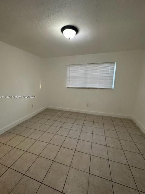 待售: $395,000 (3 贝兹, 1 浴室, 930 平方英尺)