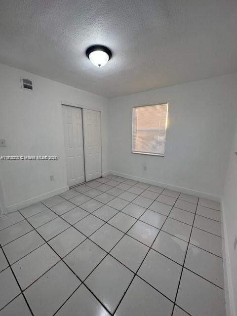 待售: $395,000 (3 贝兹, 1 浴室, 930 平方英尺)