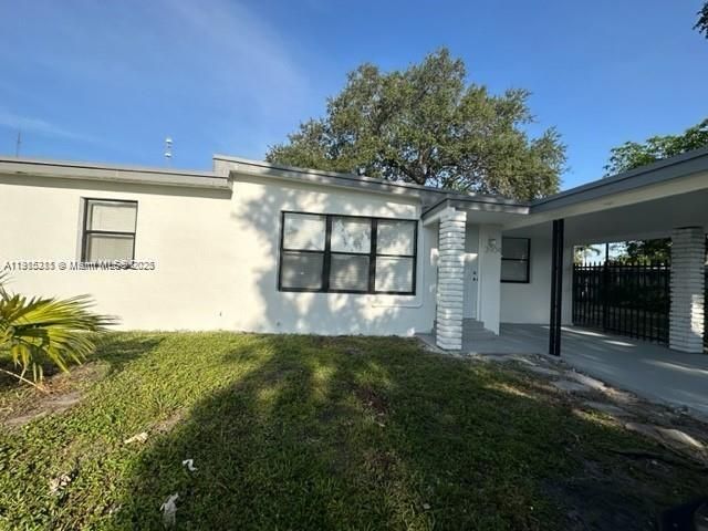 待售: $395,000 (3 贝兹, 1 浴室, 930 平方英尺)