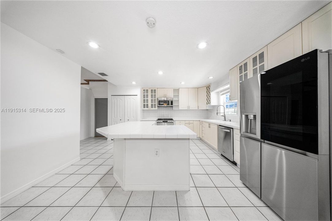 For Rent: $4,750 (3 beds, 2 baths, 1968 Square Feet)