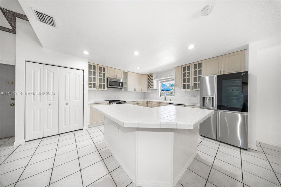 For Rent: $4,750 (3 beds, 2 baths, 1968 Square Feet)