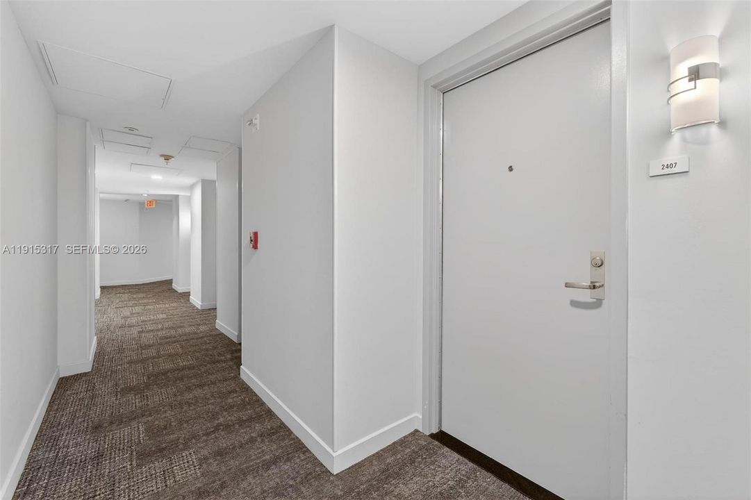 For Sale: $404,900 (1 beds, 1 baths, 733 Square Feet)