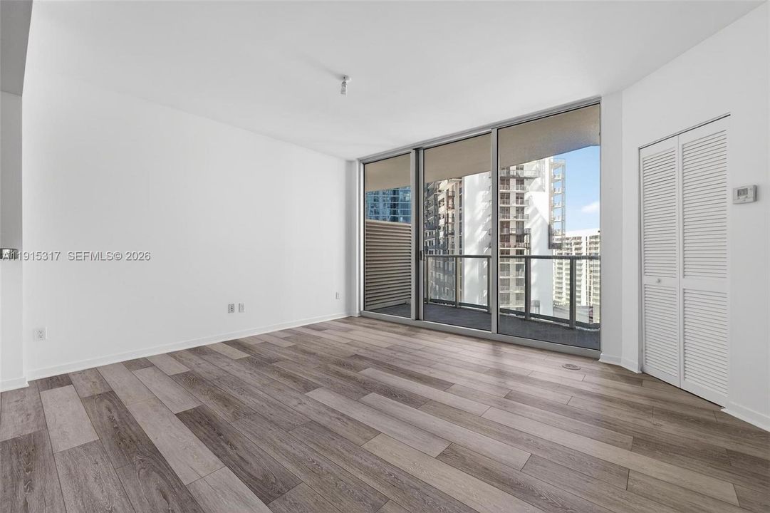 For Sale: $404,900 (1 beds, 1 baths, 733 Square Feet)