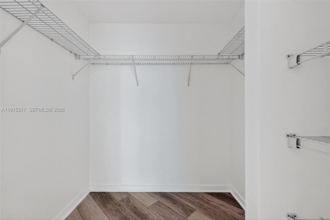 For Sale: $404,900 (1 beds, 1 baths, 733 Square Feet)