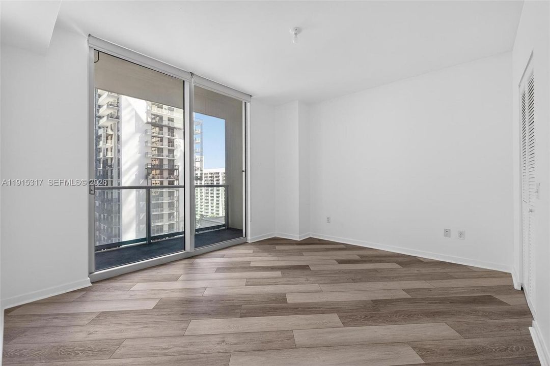 For Sale: $404,900 (1 beds, 1 baths, 733 Square Feet)