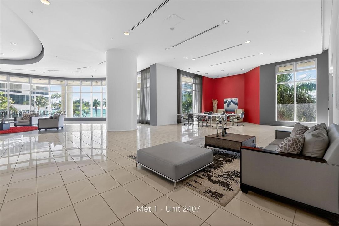 For Sale: $404,900 (1 beds, 1 baths, 733 Square Feet)