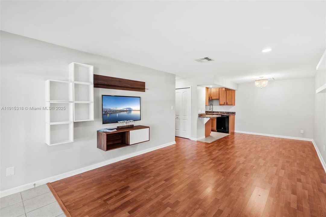 En Venta: $225,000 (1 camas, 1 baños, 663 Pies cuadrados)