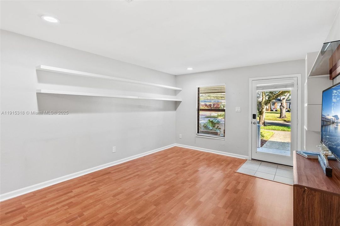 En Venta: $225,000 (1 camas, 1 baños, 663 Pies cuadrados)