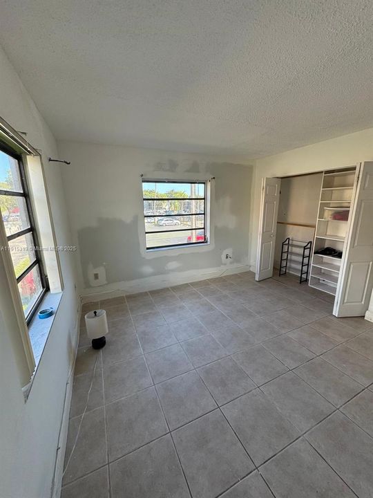 En Venta: $240,000 (2 camas, 1 baños, 890 Pies cuadrados)