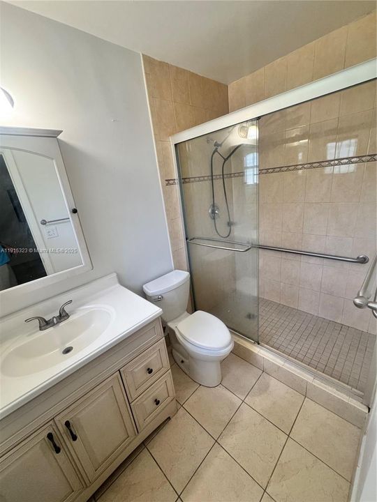 Activo con contrato: $3,000 (3 camas, 2 baños, 1364 Pies cuadrados)