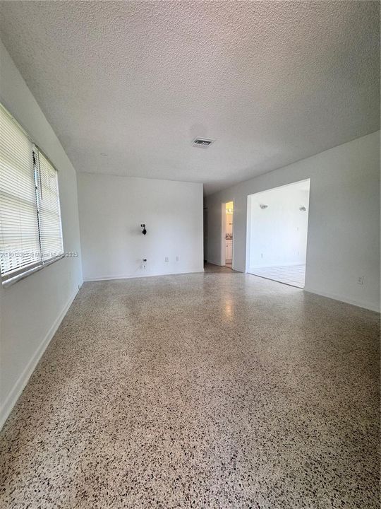 Activo con contrato: $3,000 (3 camas, 2 baños, 1364 Pies cuadrados)