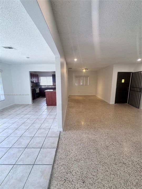 Activo con contrato: $3,000 (3 camas, 2 baños, 1364 Pies cuadrados)