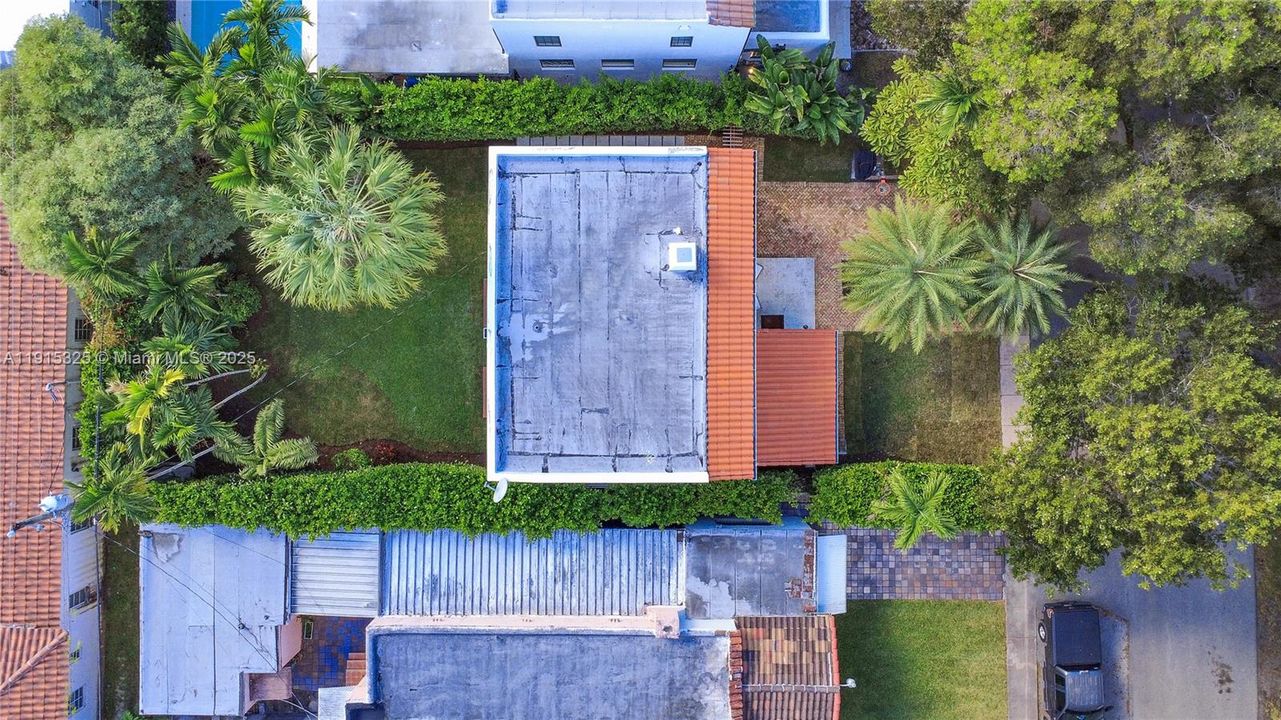 合同活跃: $1,599,000 (4 贝兹, 1 浴室, 1908 平方英尺)