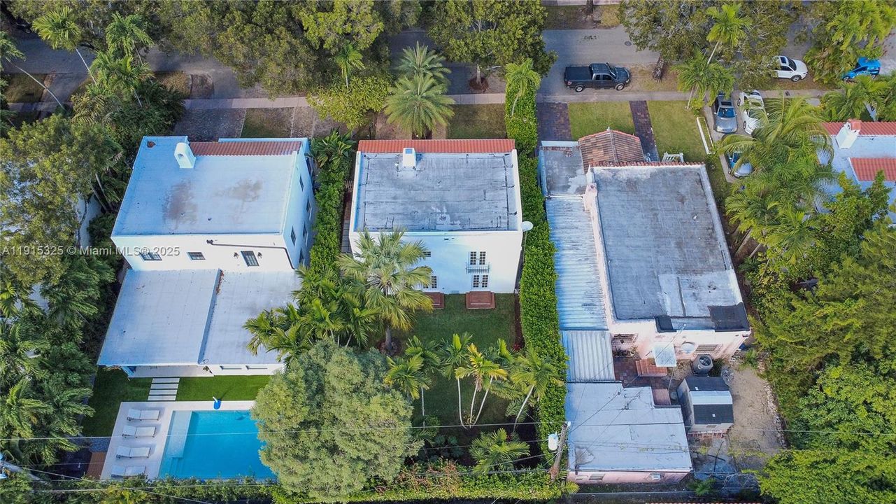 合同活跃: $1,599,000 (4 贝兹, 1 浴室, 1908 平方英尺)