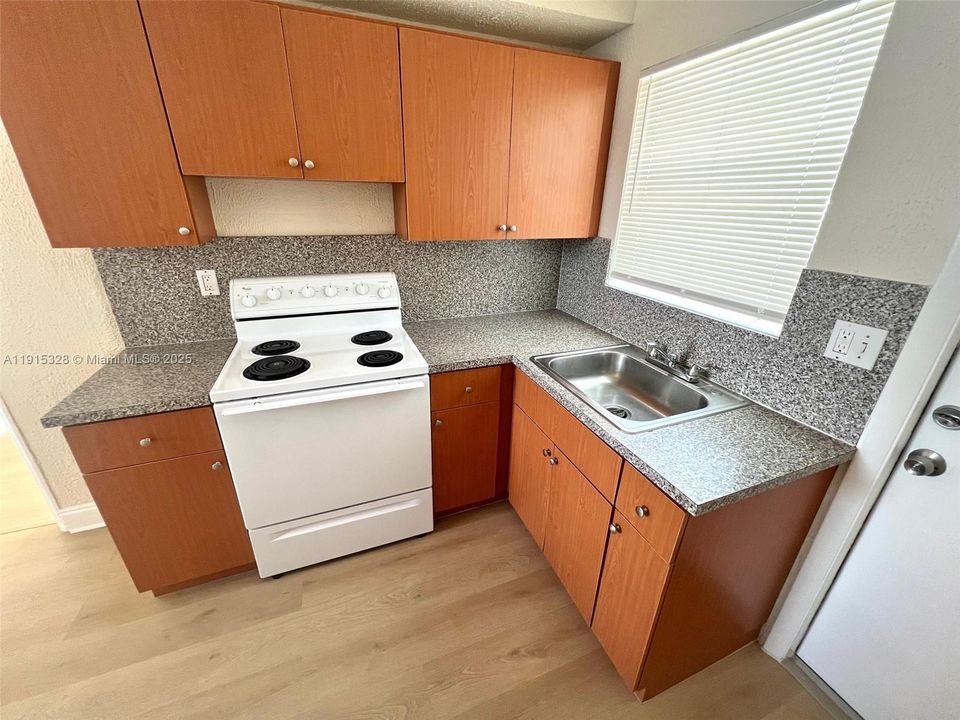 For Rent: $1,525 (1 beds, 1 baths, 600 Square Feet)