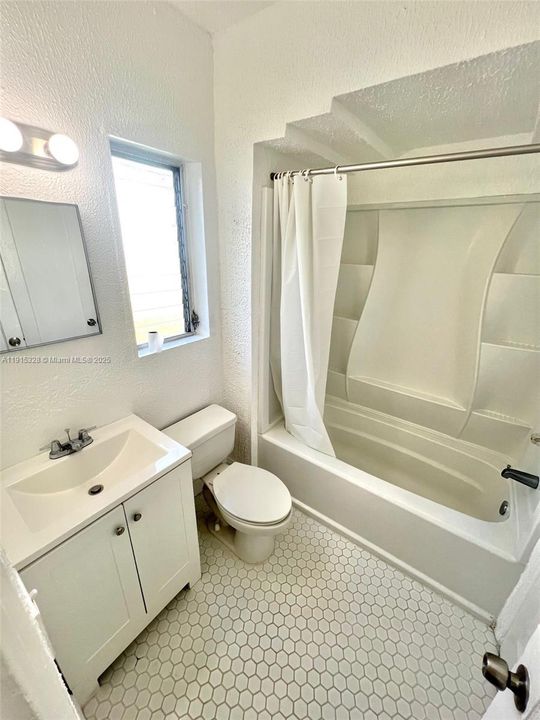 For Rent: $1,525 (1 beds, 1 baths, 600 Square Feet)