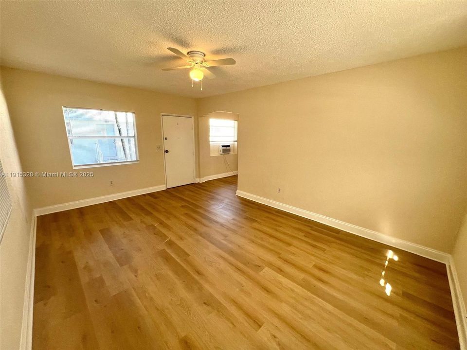 For Rent: $1,525 (1 beds, 1 baths, 600 Square Feet)