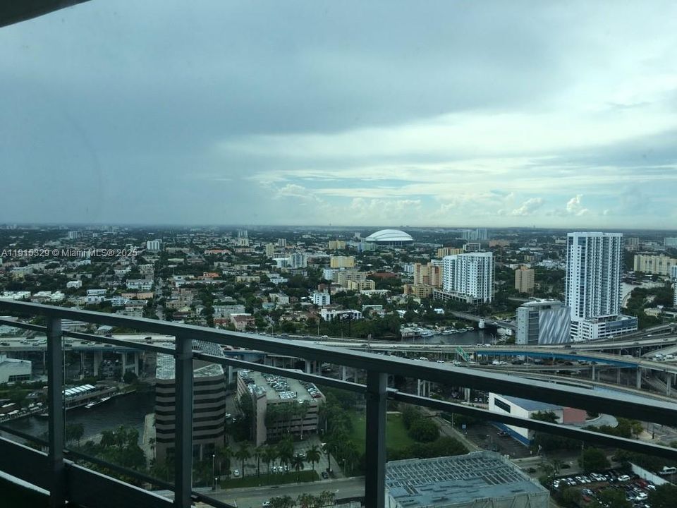 For Rent: $3,700 (2 beds, 2 baths, 1079 Square Feet)