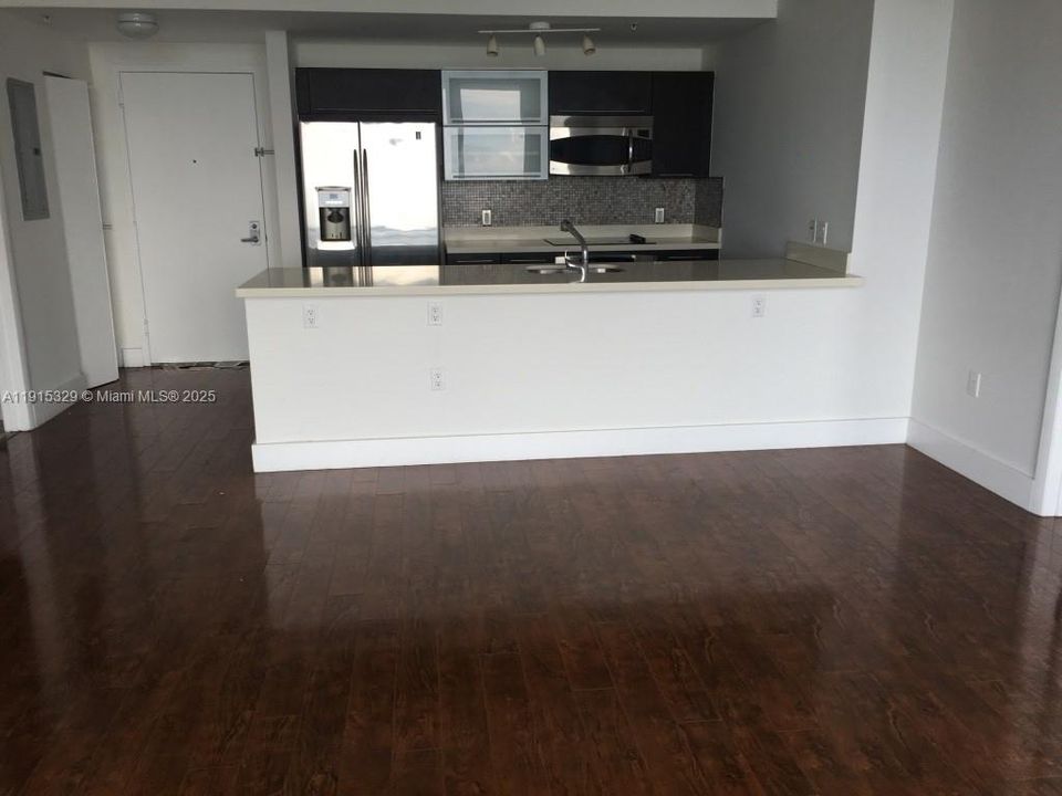 For Rent: $3,700 (2 beds, 2 baths, 1079 Square Feet)