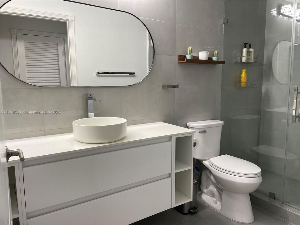 For Rent: $5,000 (3 beds, 2 baths, 1700 Square Feet)