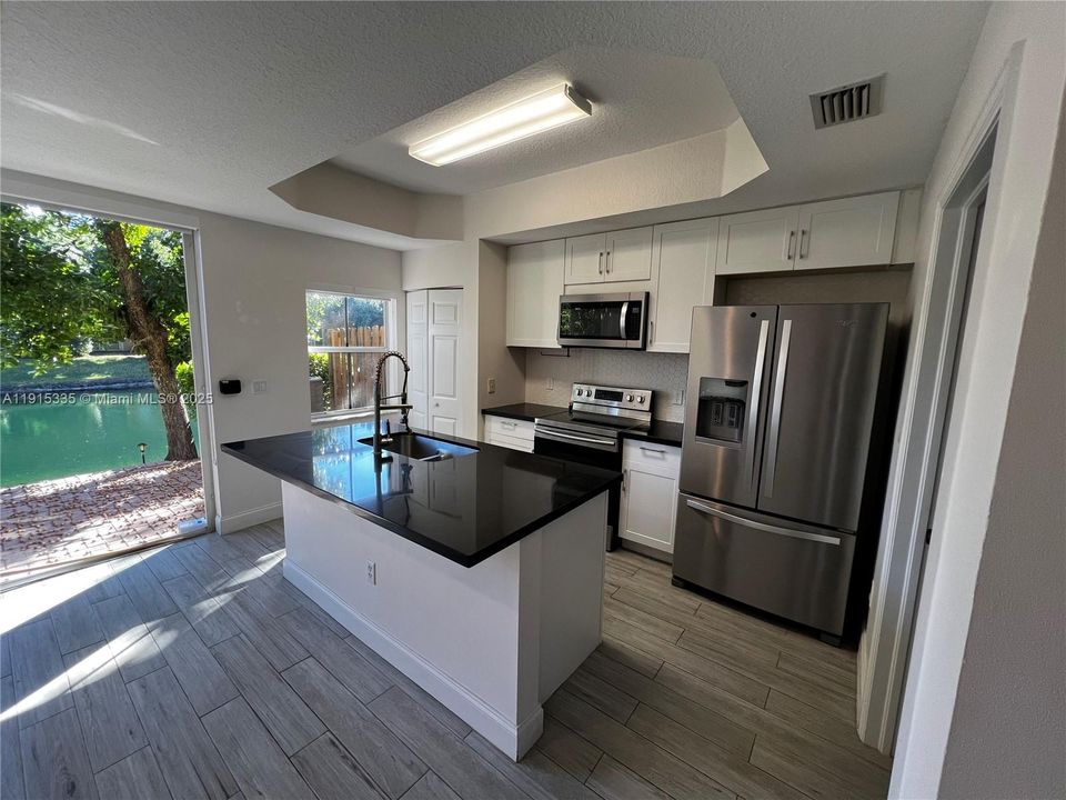 На продажу: $450,000 (3 спален, 2 ванн, 1616 Квадратных фут)