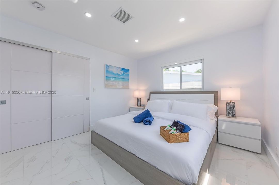 For Sale: $600,000 (3 beds, 2 baths, 1374 Square Feet)