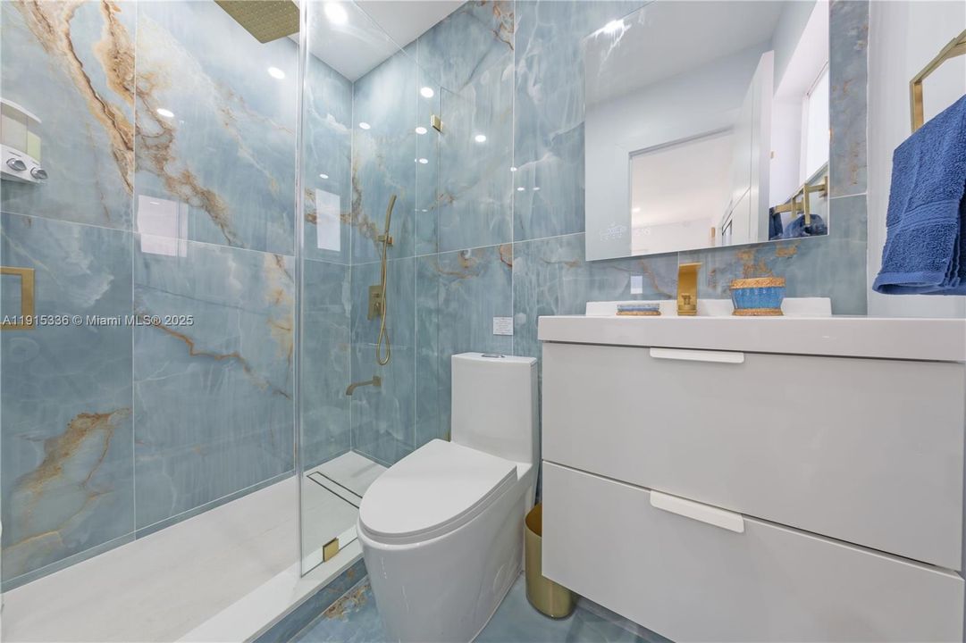 For Sale: $600,000 (3 beds, 2 baths, 1374 Square Feet)