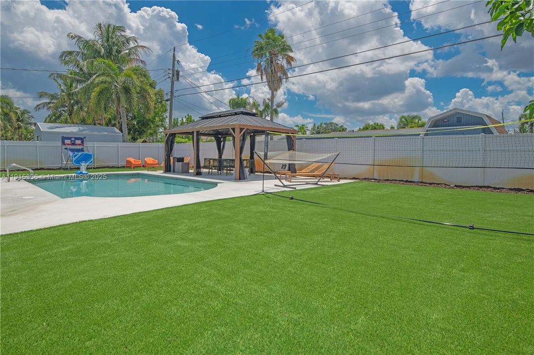 For Sale: $600,000 (3 beds, 2 baths, 1374 Square Feet)