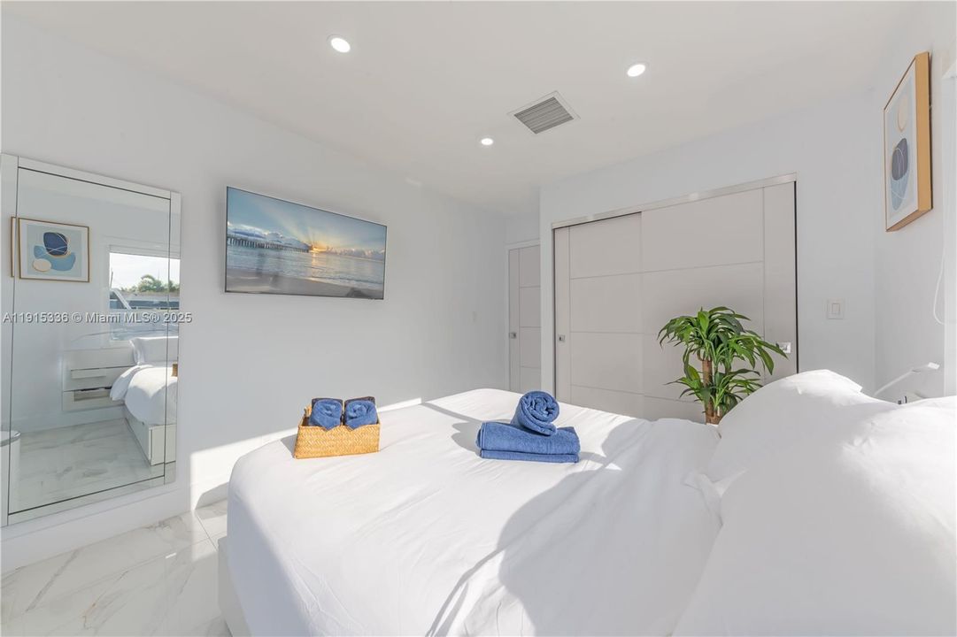 For Sale: $600,000 (3 beds, 2 baths, 1374 Square Feet)