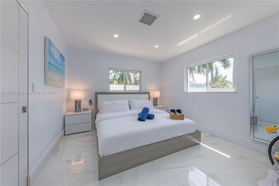 For Sale: $600,000 (3 beds, 2 baths, 1374 Square Feet)