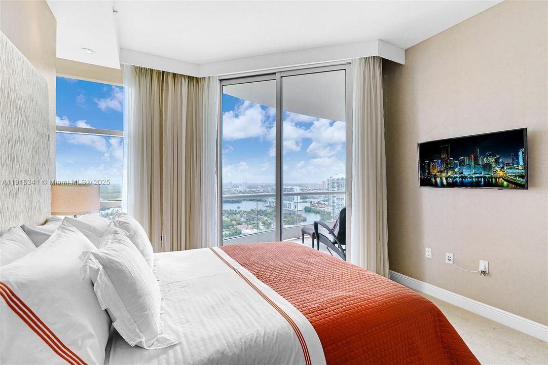 For Sale: $4,399,000 (3 beds, 4 baths, 3480 Square Feet)