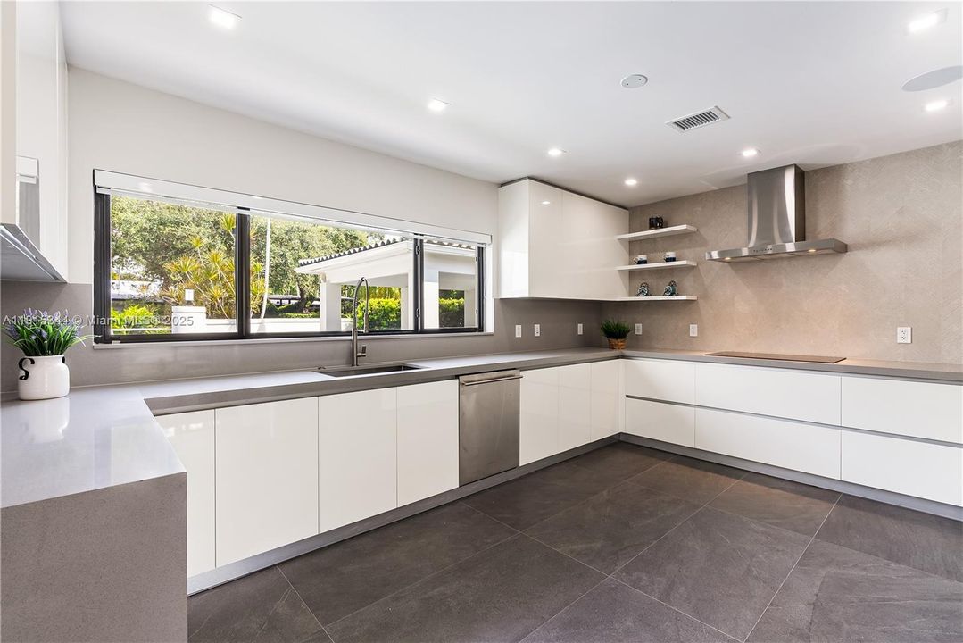 For Rent: $18,000 (4 beds, 4 baths, 3363 Square Feet)