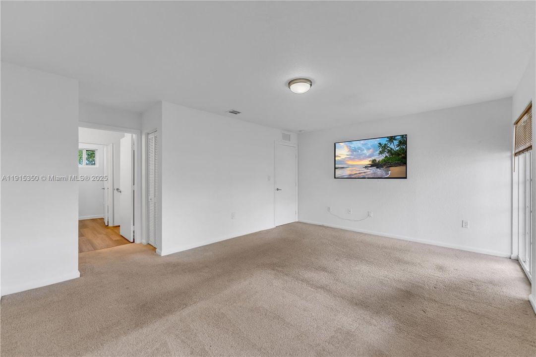 Active With Contract: $300,000 (3 beds, 2 baths, 1276 Square Feet)