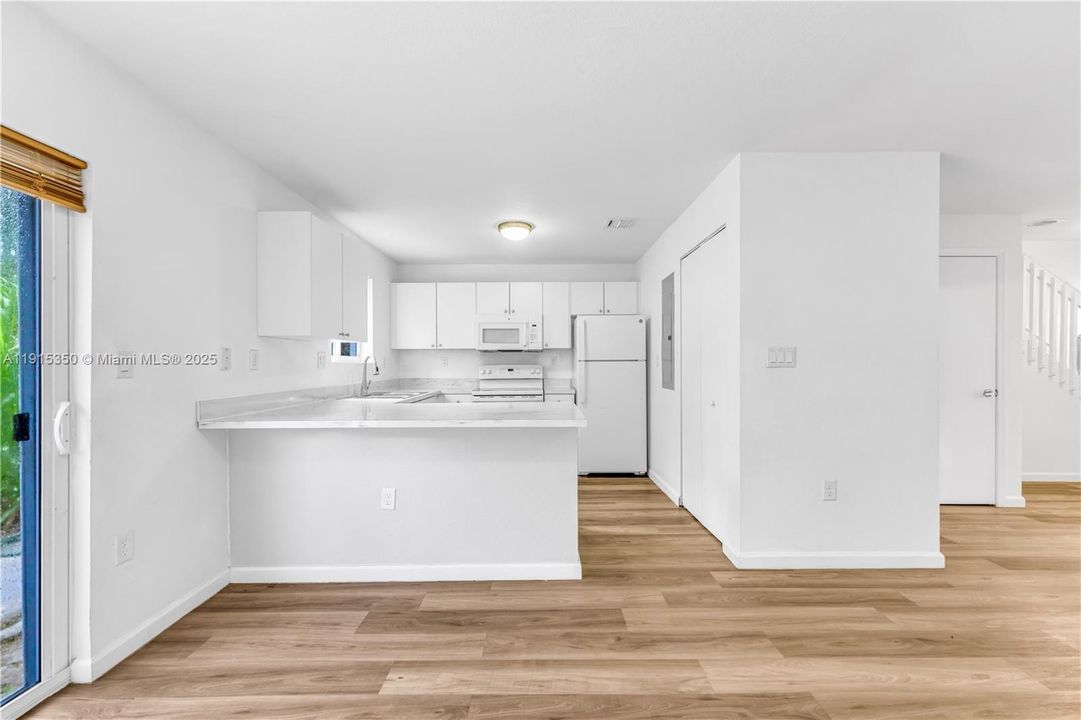 Active With Contract: $300,000 (3 beds, 2 baths, 1276 Square Feet)