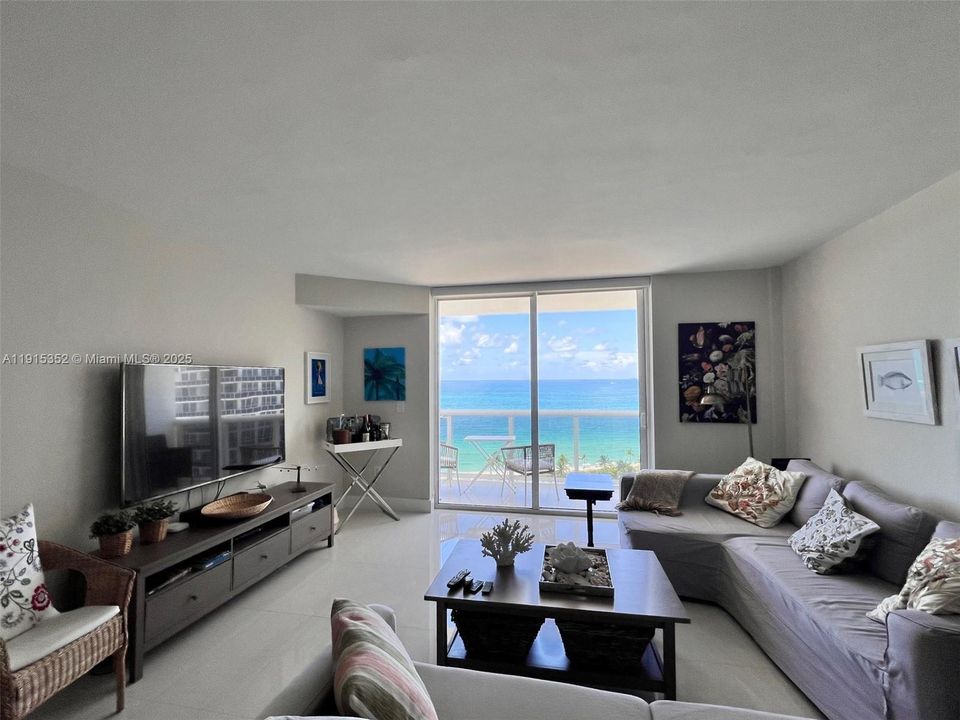 Active With Contract: $5,900 (2 beds, 2 baths, 1056 Square Feet)