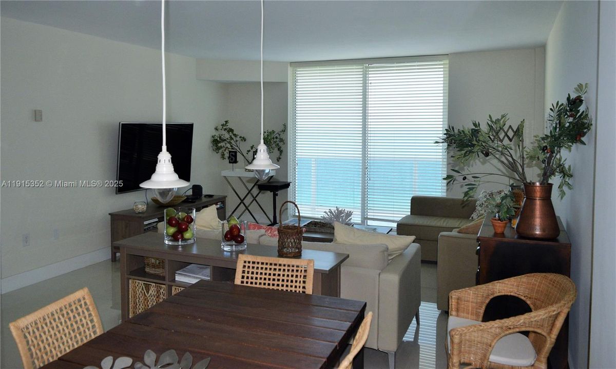 Active With Contract: $5,900 (2 beds, 2 baths, 1056 Square Feet)