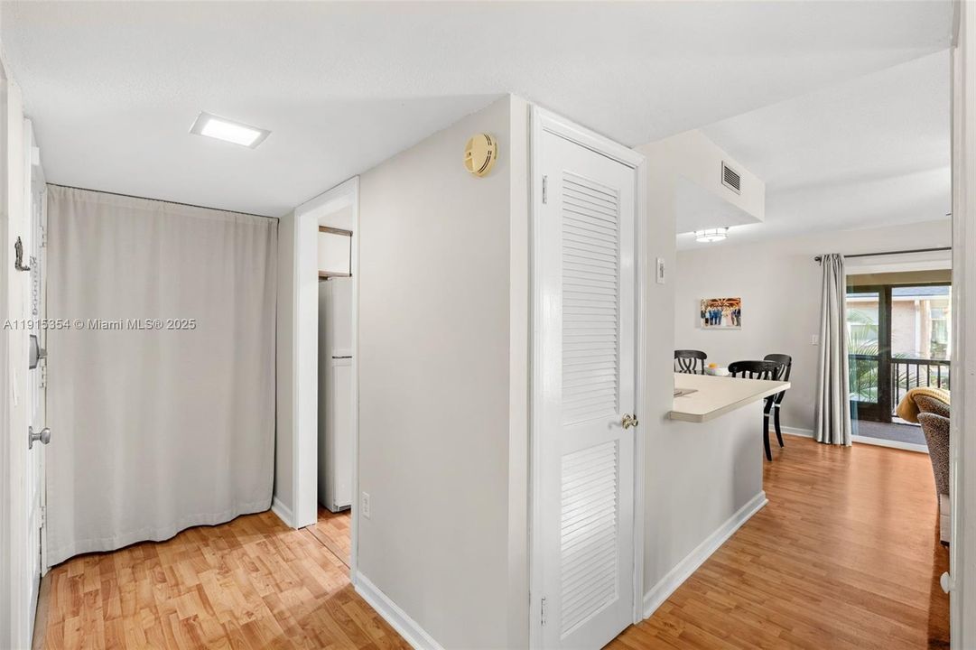 Active With Contract: $150,000 (1 beds, 1 baths, 781 Square Feet)