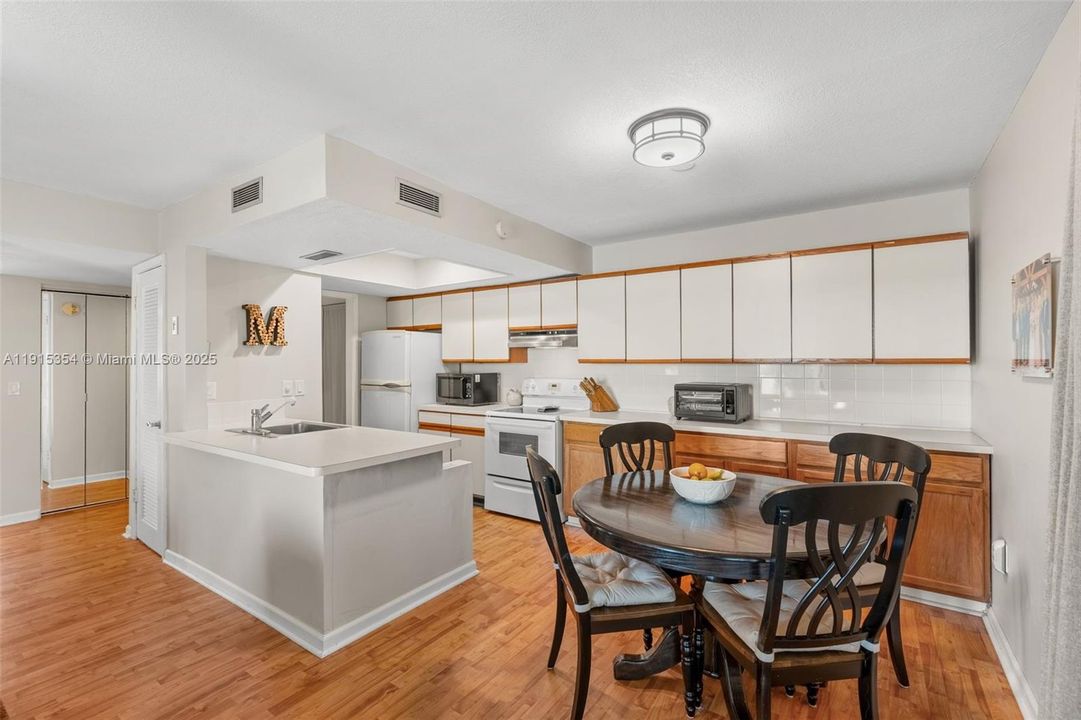 Active With Contract: $150,000 (1 beds, 1 baths, 781 Square Feet)