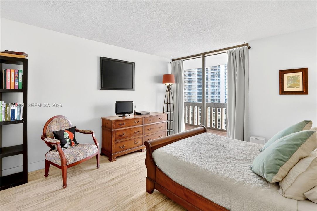 En Venta: $349,000 (1 camas, 1 baños, 1077 Pies cuadrados)