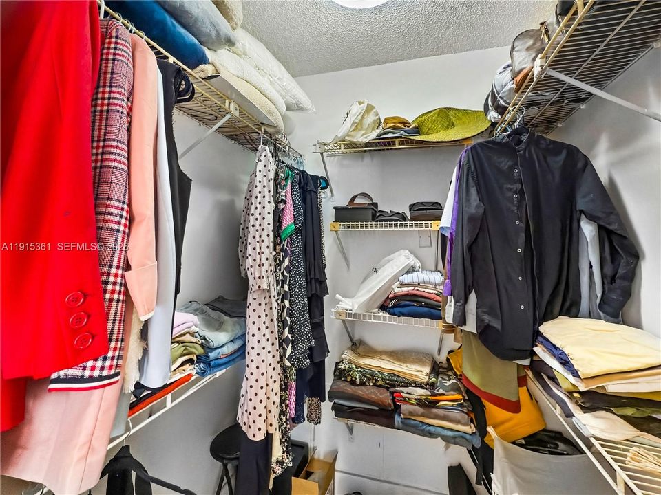 En Venta: $349,000 (1 camas, 1 baños, 1077 Pies cuadrados)