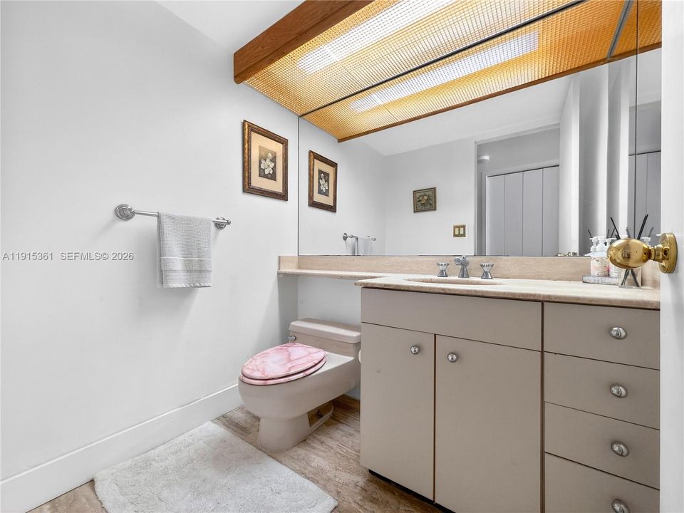 En Venta: $349,000 (1 camas, 1 baños, 1077 Pies cuadrados)