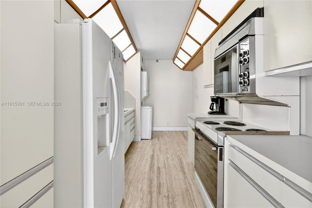 En Venta: $349,000 (1 camas, 1 baños, 1077 Pies cuadrados)