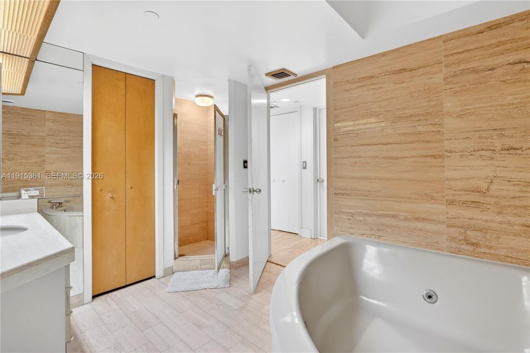 En Venta: $349,000 (1 camas, 1 baños, 1077 Pies cuadrados)