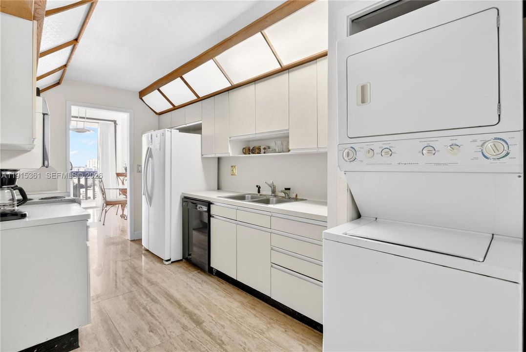 En Venta: $349,000 (1 camas, 1 baños, 1077 Pies cuadrados)