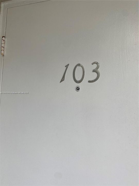 For Rent: $2,200 (1 beds, 1 baths, 617 Square Feet)