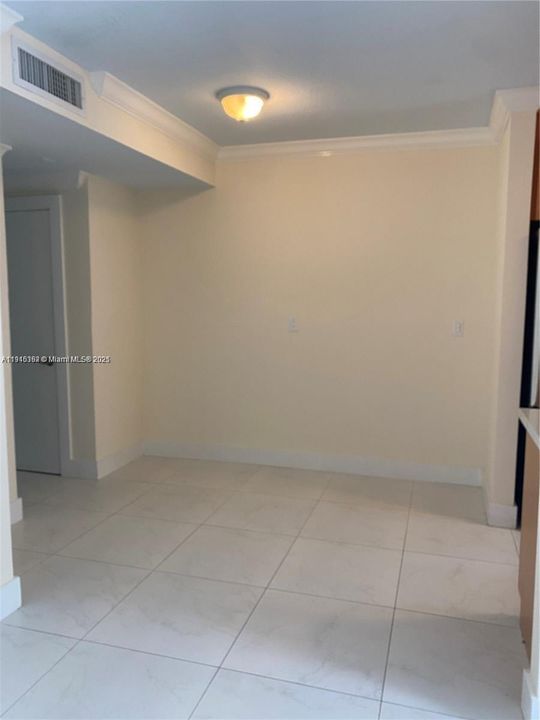For Rent: $2,200 (1 beds, 1 baths, 617 Square Feet)