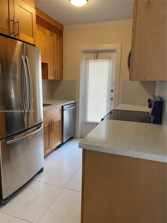 For Rent: $2,200 (1 beds, 1 baths, 617 Square Feet)