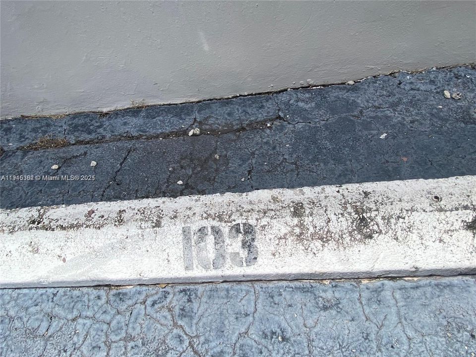 For Rent: $2,200 (1 beds, 1 baths, 617 Square Feet)